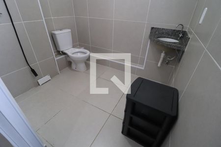 Banheiro do Quarto 1 de apartamento para alugar com 2 quartos, 60m² em Morumbi, Uberlândia