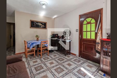 Casa à venda com 4 quartos, 270m² em Jardim Marisa, São Paulo