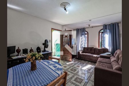 Casa à venda com 4 quartos, 270m² em Jardim Marisa, São Paulo