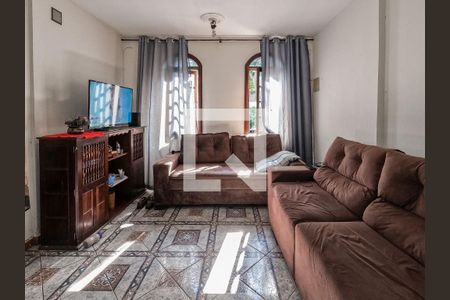 Casa à venda com 4 quartos, 270m² em Jardim Marisa, São Paulo