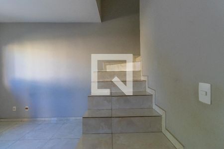Sala de casa de condomínio para alugar com 2 quartos, 61m² em Lajeado, Cotia