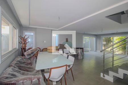 Sala de casa de condomínio para alugar com 3 quartos, 300m² em Pedra Redonda, Porto Alegre