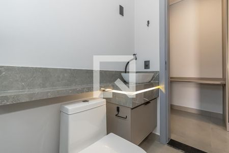 Banheiro da Suíte de casa de condomínio à venda com 3 quartos, 141m² em Residencial Real Park Sumaré, Sumaré