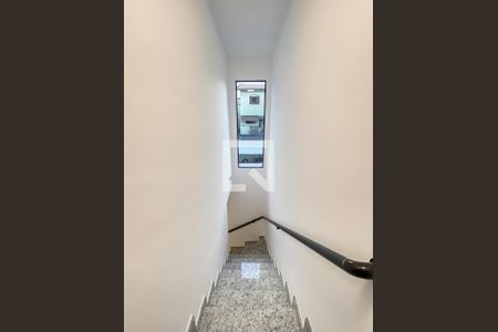 Escada - Quartos de casa de condomínio à venda com 2 quartos, 65m² em Tremembé, São Paulo