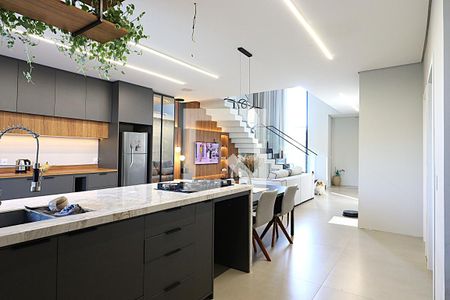 Sala  cozinha americana integrada de casa de condomínio para alugar com 2 quartos, 196m² em Mário Quintana, Viamão