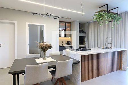 Sala  cozinha americana integrada de casa de condomínio para alugar com 2 quartos, 196m² em Mário Quintana, Viamão