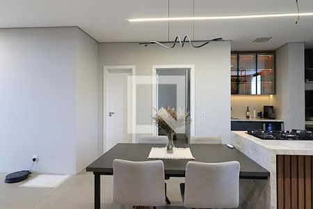Sala  cozinha americana integrada de casa de condomínio para alugar com 2 quartos, 196m² em Mário Quintana, Viamão