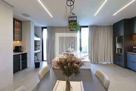 Sala  cozinha americana integrada de casa de condomínio para alugar com 2 quartos, 196m² em Mário Quintana, Viamão