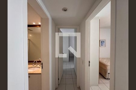 Corredor de apartamento para alugar com 2 quartos, 70m² em Recreio dos Bandeirantes, Rio de Janeiro