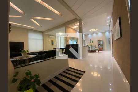 Sala de casa para alugar com 6 quartos, 411m² em Jardim Acapulco, Guarujá