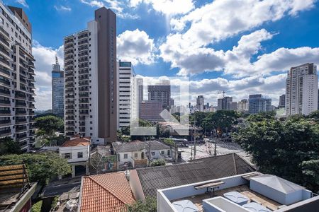 Sala/Cozinha - Vista de apartamento para alugar com 1 quarto, 31m² em Pinheiros, São Paulo