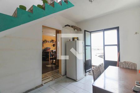 Sala de casa à venda com 6 quartos, 174m² em Jardim Ivone, São Paulo