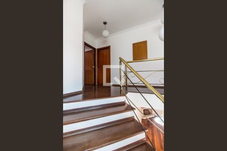 Escada de casa de condomínio à venda com 4 quartos, 327m² em Residencial Tres (alphaville), Santana de Parnaíba