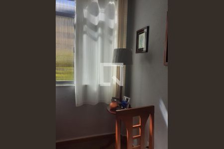Sala de apartamento para alugar com 2 quartos, 45m² em Mosela, Petrópolis