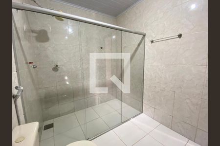 Banheiro de casa para alugar com 2 quartos, 100m² em Jardim Mariléa, Rio das Ostras