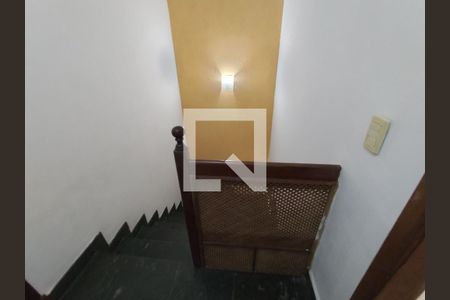 Escada de casa de condomínio para alugar com 2 quartos, 96m² em Taquara, Rio de Janeiro