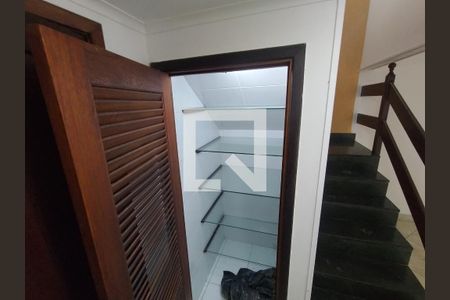 Escada de casa de condomínio para alugar com 2 quartos, 96m² em Taquara, Rio de Janeiro