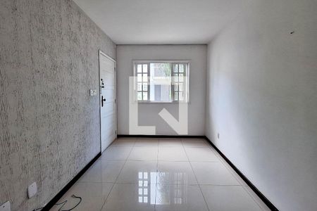 Sala de casa de condomínio à venda com 3 quartos, 115m² em Matapaca, Niterói