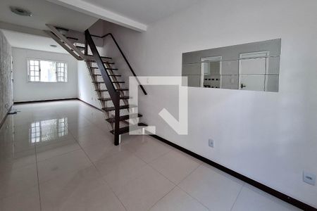Sala de casa de condomínio à venda com 3 quartos, 115m² em Matapaca, Niterói