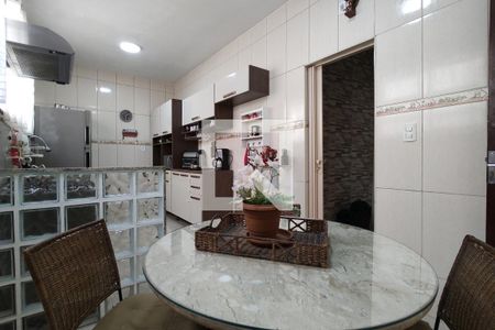Cozinha  de casa de condomínio à venda com 5 quartos, 218m² em Taquara, Rio de Janeiro