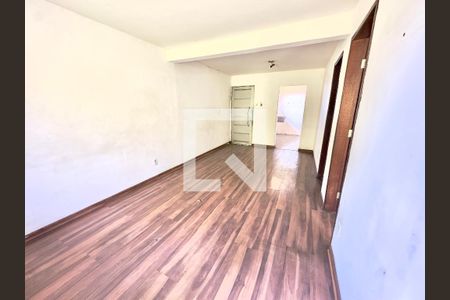 Sala de casa à venda com 2 quartos, 70m² em Parque Pedro II, Belo Horizonte