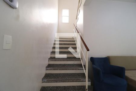 Escada de casa para alugar com 3 quartos, 196m² em Jardim Patricia, Uberlândia