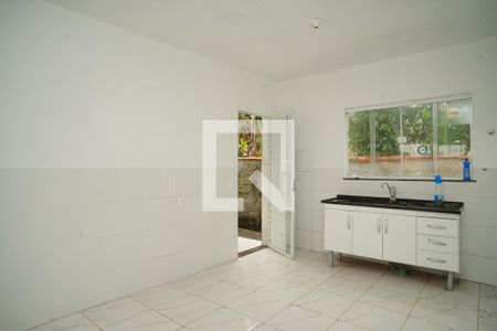 Cozinha de casa de condomínio para alugar com 2 quartos, 58m² em Inoan, Maricá