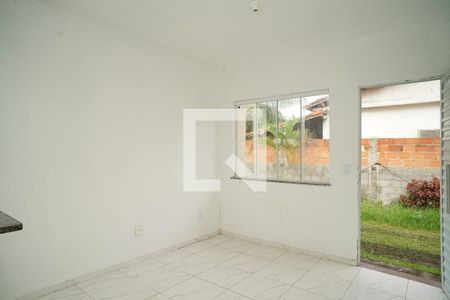 Sala de casa de condomínio para alugar com 2 quartos, 58m² em Inoan, Maricá