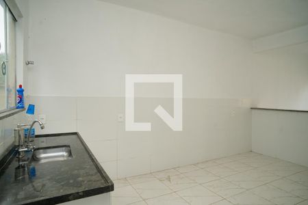Cozinha de casa de condomínio para alugar com 2 quartos, 58m² em Inoan, Maricá