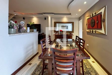 Casa à venda com 3 quartos, 230m² em Jardim Rosa Maria, São Paulo