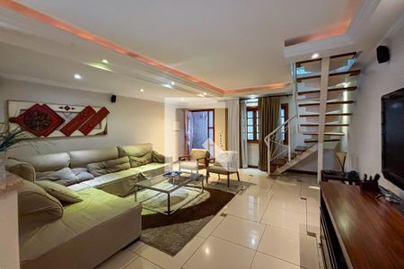 Casa à venda com 3 quartos, 230m² em Jardim Rosa Maria, São Paulo