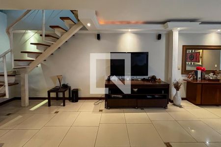Casa à venda com 3 quartos, 230m² em Jardim Rosa Maria, São Paulo