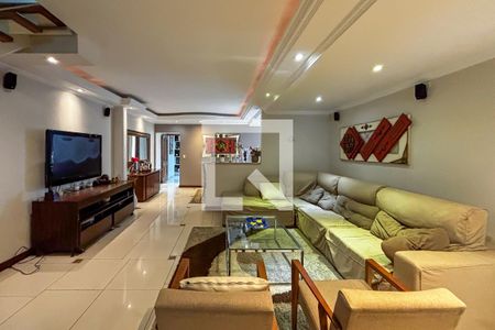 Casa à venda com 3 quartos, 230m² em Jardim Rosa Maria, São Paulo