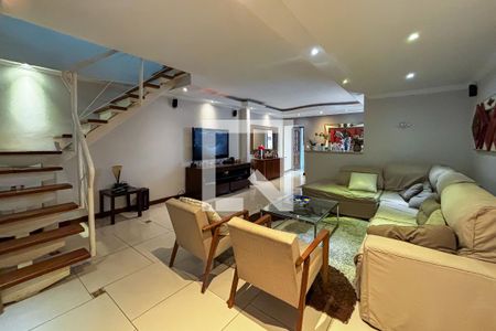 Casa à venda com 3 quartos, 230m² em Jardim Rosa Maria, São Paulo