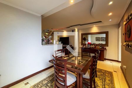 Casa à venda com 3 quartos, 230m² em Jardim Rosa Maria, São Paulo