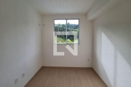 Quarto 1 de apartamento para alugar com 2 quartos, 48m² em Rio do Ouro, São Gonçalo