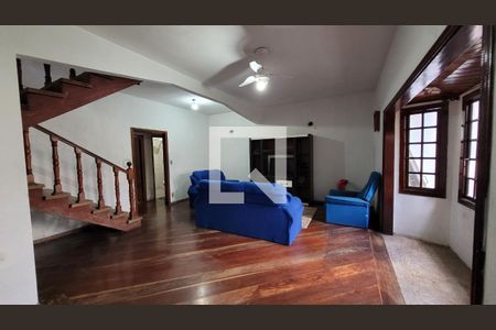 Sala de casa para alugar com 5 quartos, 308m² em Vila Zeferina, Itaquaquecetuba