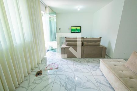 Casa à venda com 4 quartos, 220m² em Santa Monica, Belo Horizonte