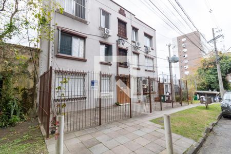 Fachada de apartamento para alugar com 1 quarto, 27m² em Azenha, Porto Alegre