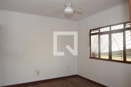 Sala de casa para alugar com 2 quartos, 250m² em Jardim Pinheirinho, Embu das Artes