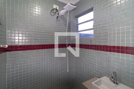 Banheiro de casa para alugar com 1 quarto, 45m² em Jardim Guairaca, São Paulo