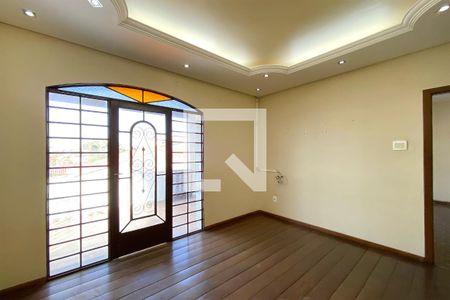 Sala de casa à venda com 5 quartos, 545m² em Guarani, Belo Horizonte