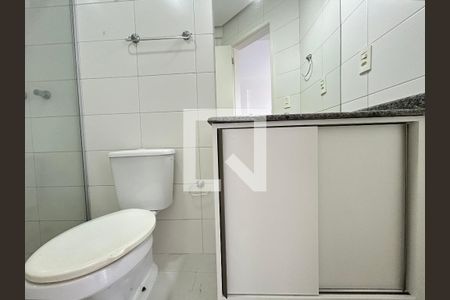 Banheiro de apartamento para alugar com 1 quarto, 45m² em Córrego Grande, Florianópolis