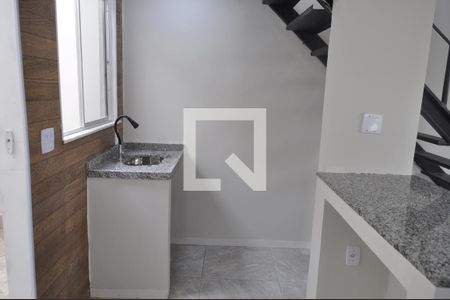 Sala/cozinha  de casa de condomínio para alugar com 1 quarto, 35m² em Méier, Rio de Janeiro