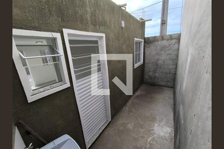Área externa de kitnet/studio para alugar com 1 quarto, 30m² em Monte Alegre, Cabo Frio