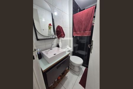 Banheiro de apartamento para alugar com 2 quartos, 48m² em Cascadura, Rio de Janeiro