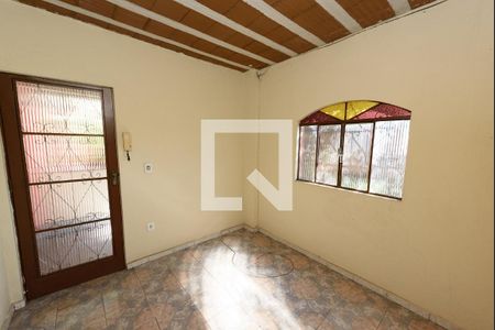 Sala de casa para alugar com 2 quartos, 80m² em Califórnia, Belo Horizonte