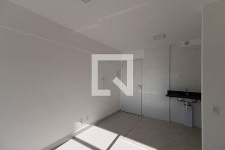 Sala / Cozinha  de kitnet/studio para alugar com 1 quarto, 27m² em Vila Mazzei, São Paulo