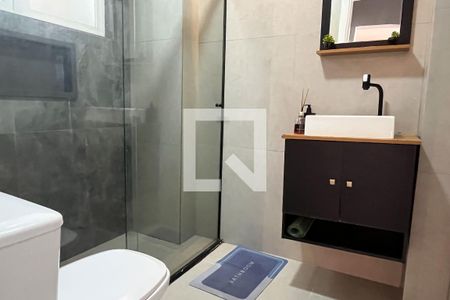Banheiro de apartamento para alugar com 1 quarto, 50m² em Gonzaga, Santos