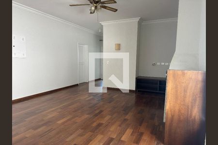 Sala intima de casa de condomínio à venda com 4 quartos, 411m² em Residencial 18 do Forte, Santana de Parnaíba